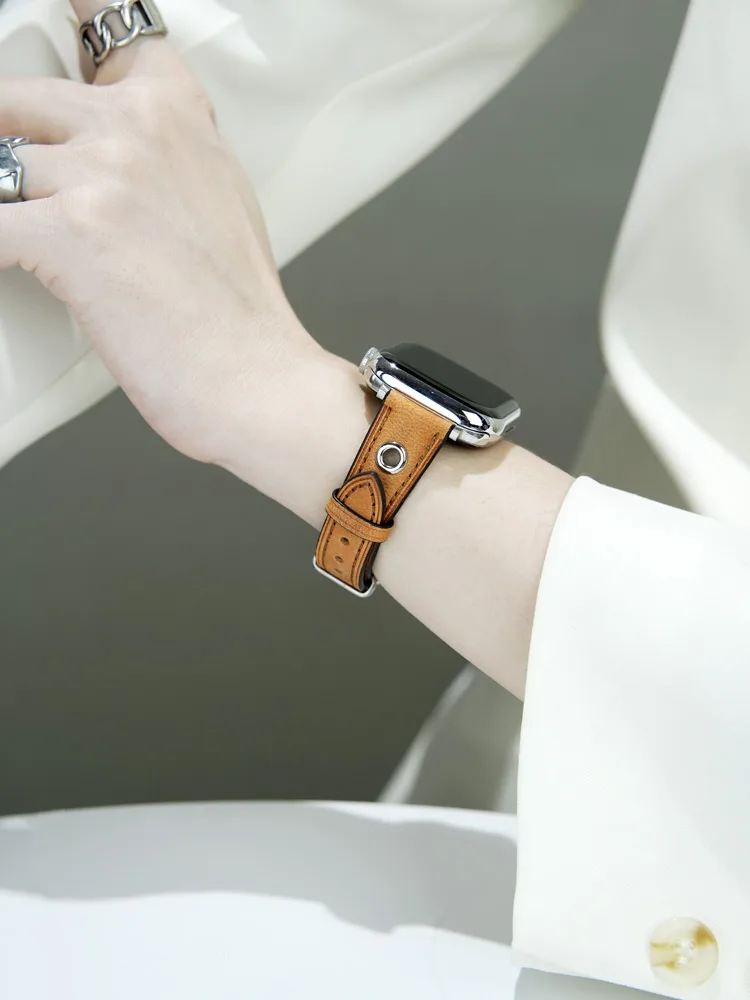 Vintage-paneled Leather Band